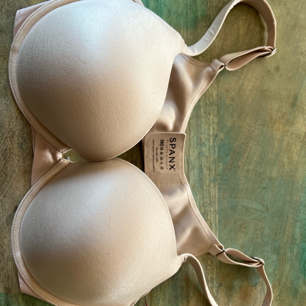 Spanx 38D pillow top bra, EUC, nude in color.